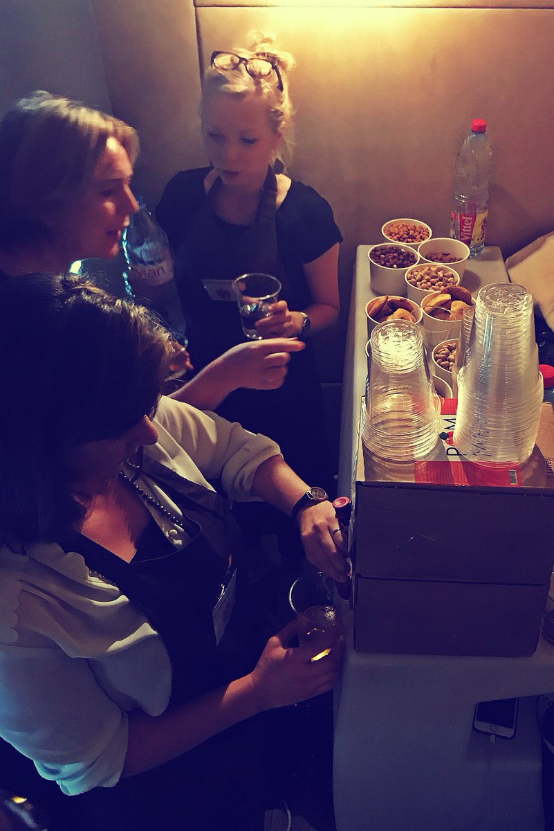 OrianeDoRosario's tweet photo. MasterClass e-transfo de l’alimentation : Pause gourmande... Merci les filles @Cam_Fenayrou  #DMBienManager https://t.co/eYY4FzXMyR