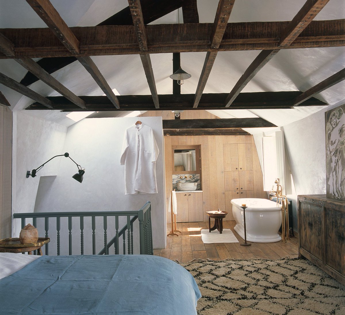 WofInteriors's tweet photo. Our second bedroom of the week is from a Spitalfields house of Huguenot heritage. To see the full story see The World of Interiors Nov issue https://t.co/SaGQvmsSZB