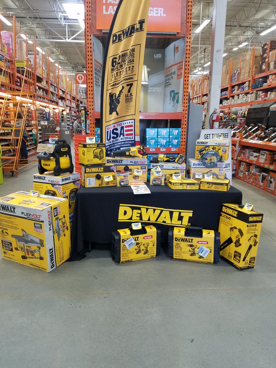 kashi32106's tweet photo. It isn't a pro party without these guys showing up! #ProDay2017 #FindKnowGro @homedepot2506 https://t.co/3EvWhMZB4k