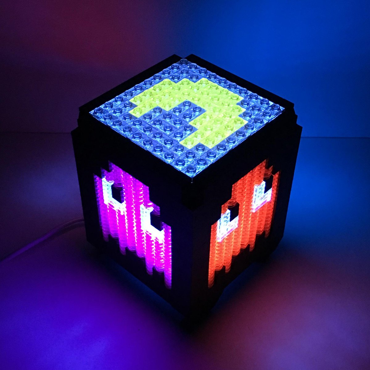 Love this amazing #Lego <a href="/officialpacman/">PAC-MAN</a> illuminated cube by <a href="/PUGSandBRICKS/">Pugs & Bricks</a> etsy.com/uk/shop/PugsAn…