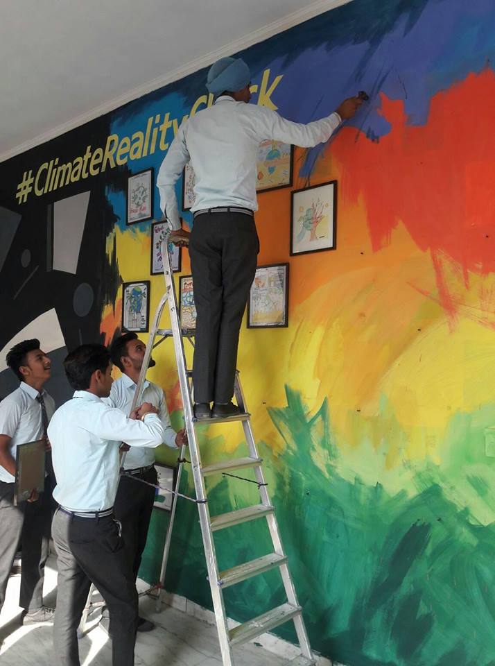 koentimmers's tweet photo. Students @KnpsIndia creating a beautiful mural and making #ClimateActionP immortal. Well done! https://t.co/2xJRGrZYOz