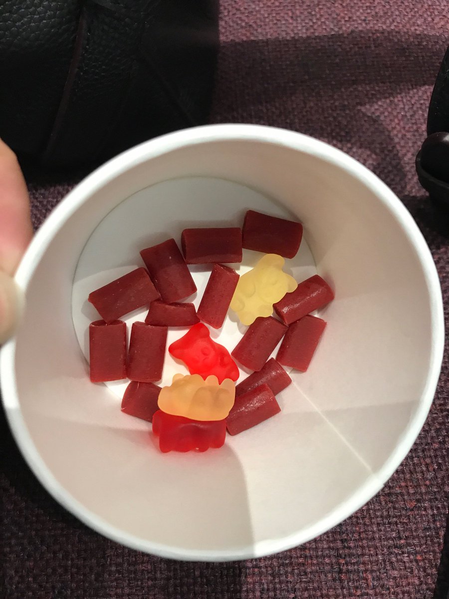 banksek's tweet photo. These #DellEMCForum events are not helping my diet. Candy everywhere. Not #PewPew https://t.co/Dcd4uT7Tu4