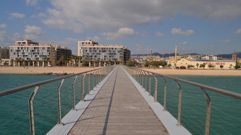 caminscat's tweet photo. El #PontdelPetroli de Badalona reobre amb millores en la seva accessibilitat https://t.co/HH4ucVUd4I via @LaVanguardia https://t.co/JlT8MINvVH