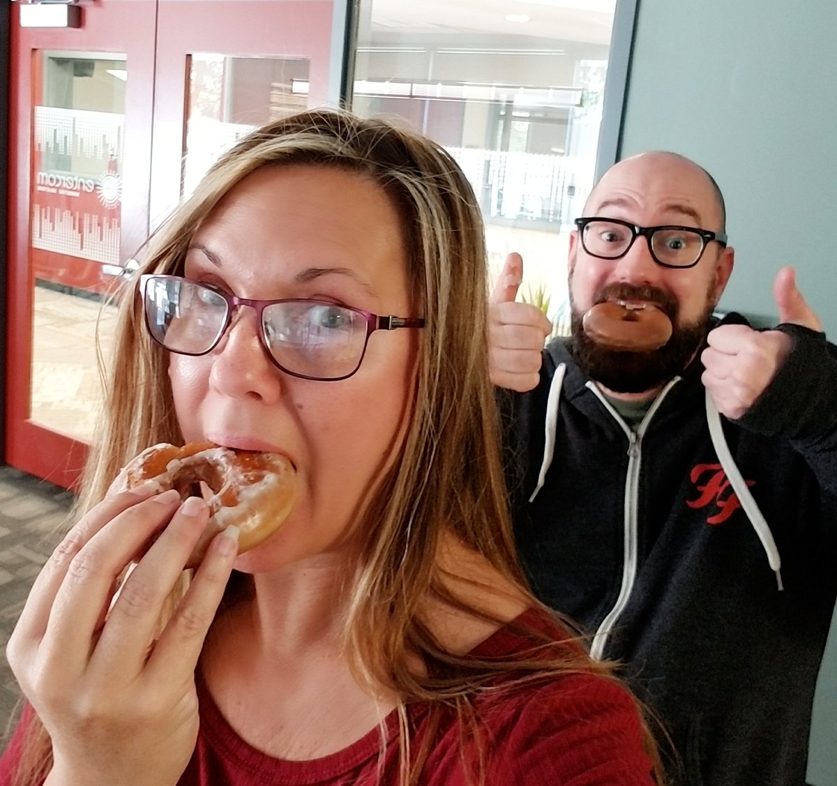 987SimonTweets's tweet photo. Thanks so much to Larry from @krispykreme corporate for listening to the #GetUpShow & blessing us w #PumpkinSpice! Om nom nom #PumpkinDay https://t.co/O1C7Pm0XjK