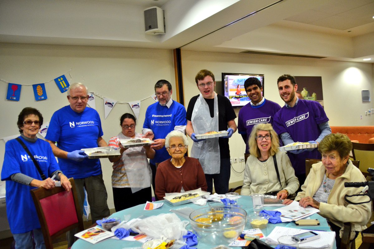 Jewish_Care's tweet image. Members from Jewish Care &amp;amp; @norwooduk joined forces for a challah bake and a cup of tea ☕️ this afternoon as part of @shabbat_uk #ShabbatUK