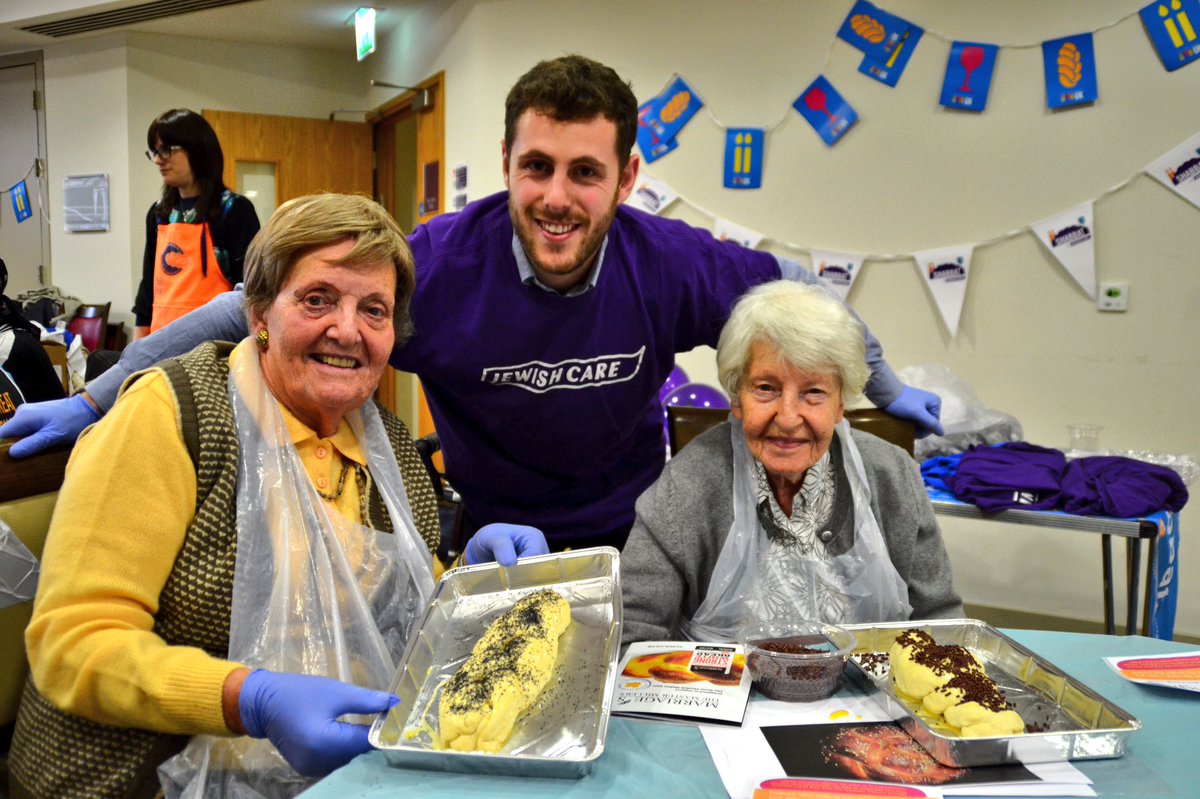Jewish_Care's tweet image. Members from Jewish Care &amp;amp; @norwooduk joined forces for a challah bake and a cup of tea ☕️ this afternoon as part of @shabbat_uk #ShabbatUK