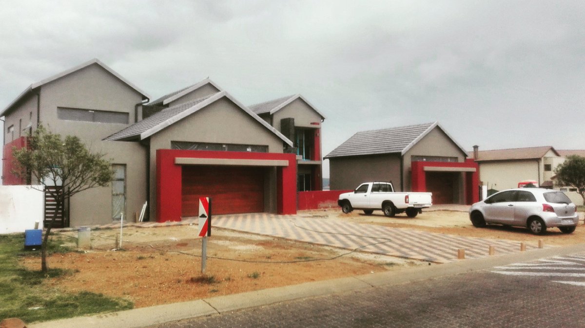 highyardsinvest's tweet photo. Copperleaf Golf Estate, Centurion 2017 Projects #highyardsinvestments #southafricanproperties #underconstruction #buildingpackages https://t.co/RR857OHi7G