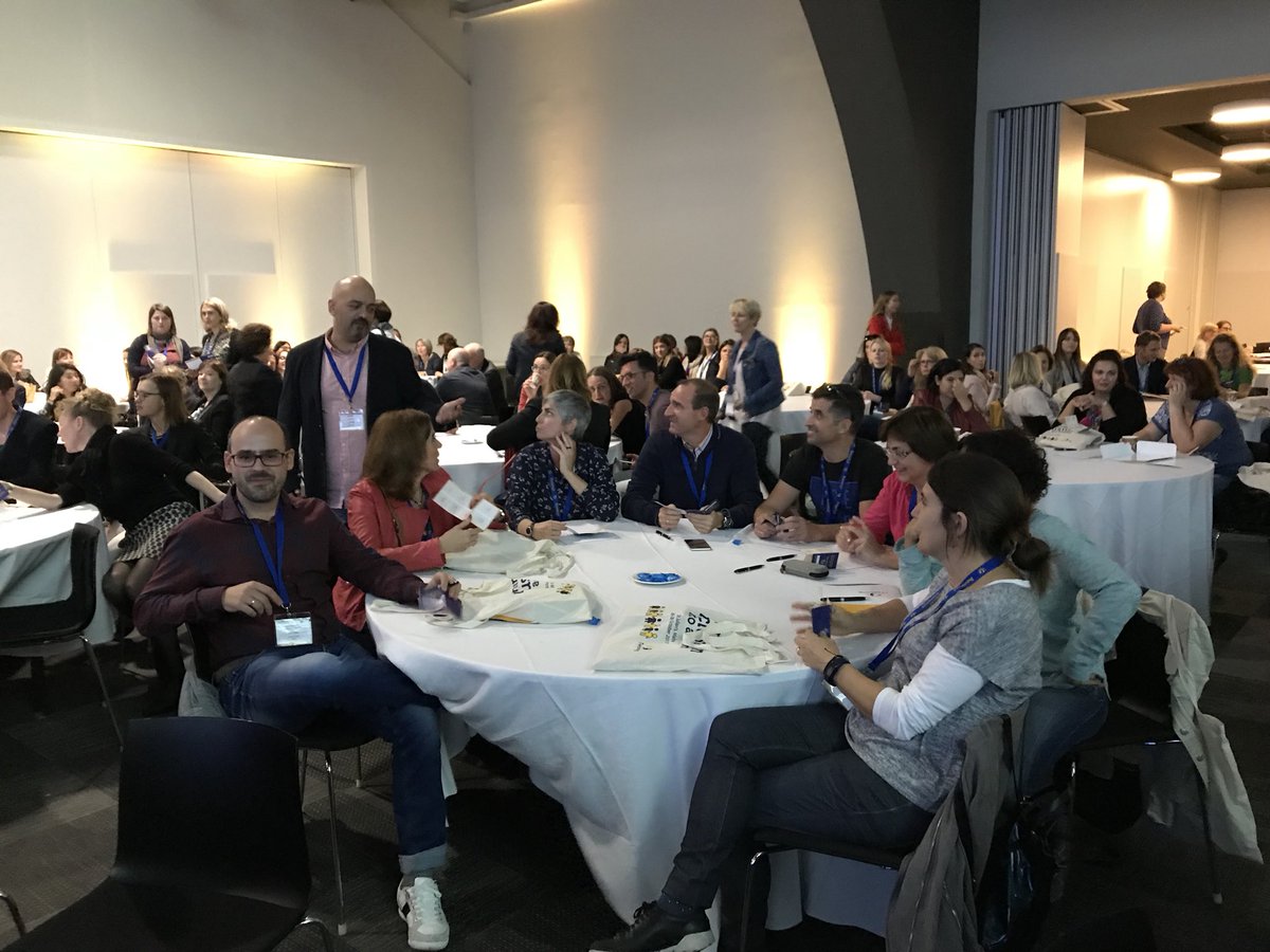 eTwinning_es's tweet photo. Delegación española en “networking activity” #eTconf17 https://t.co/KSZzTEn6ky