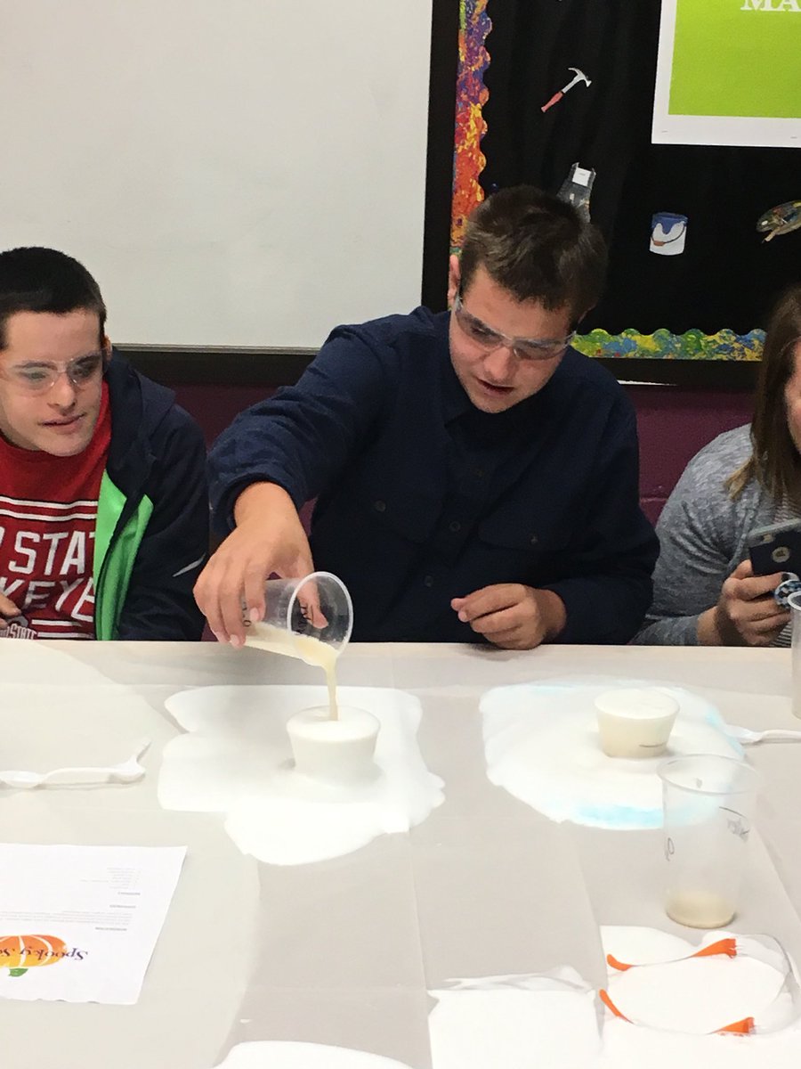 nkymakerspace's tweet photo. We had so much fun this morning with Mrs. Humbertβs class experimenting with simple chemical reactions! @Boone_County @RCHS_Jaguars #STEAM #messylearningisfunlearning https://t.co/e1N4vARO2X