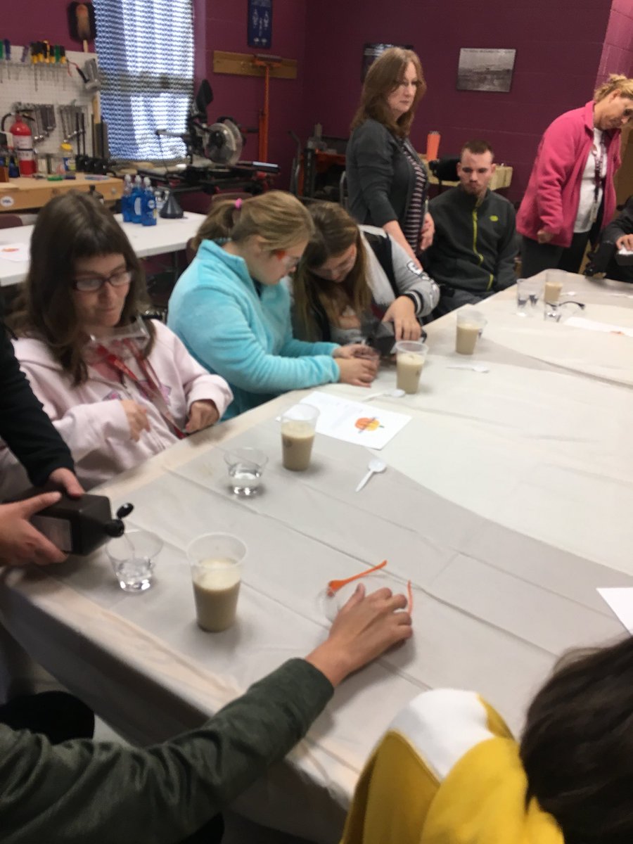 nkymakerspace's tweet photo. We had so much fun this morning with Mrs. Humbertβs class experimenting with simple chemical reactions! @Boone_County @RCHS_Jaguars #STEAM #messylearningisfunlearning https://t.co/e1N4vARO2X