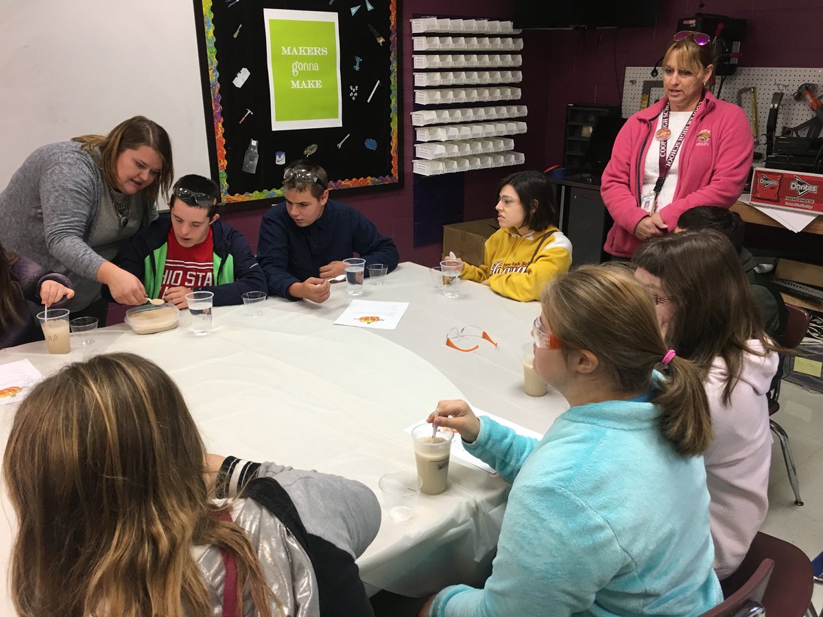 nkymakerspace's tweet photo. We had so much fun this morning with Mrs. Humbertβs class experimenting with simple chemical reactions! @Boone_County @RCHS_Jaguars #STEAM #messylearningisfunlearning https://t.co/e1N4vARO2X