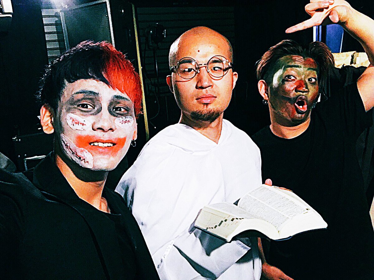 MRK9_WD's tweet photo. 先程 #DMBF 終わりました!
こんなガッツリ仮装したん久々やったし、お客さんもめちゃ仮装してて楽しかった!😆
最後の最後にセリフ噛むていう奇跡。笑
次は30日の路上Live👻
今日も皆さんありがとうございました‼️
ハッピーハロウィン🎃🎃🎃
#WITHDOM #仮装 #神父 https://t.co/EKuatHmPwo