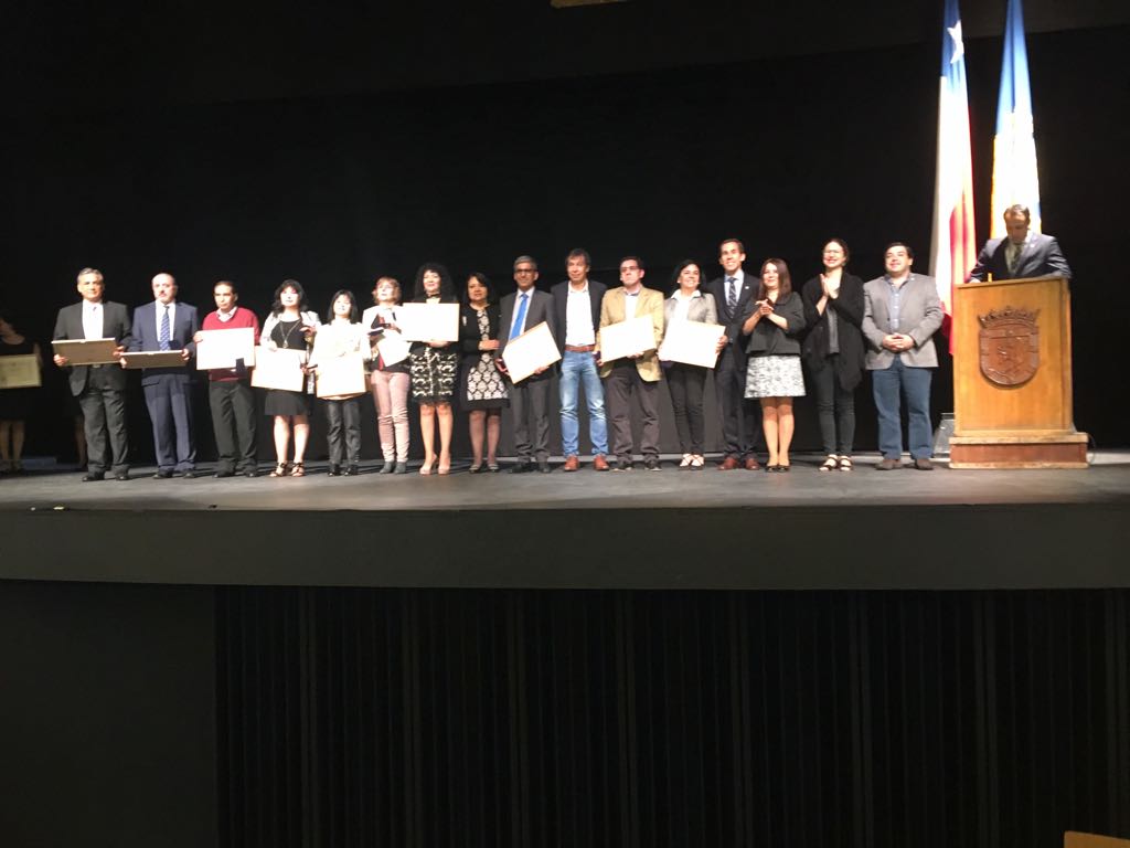 Muni_Stgo's tweet photo. Alcalde y concejales participan en el reconocimiento a funcionarios que cumplen 30 años en la municipalidad. https://t.co/txRlp1vfuP
