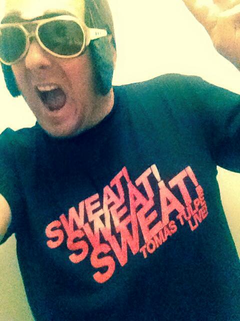 TomasTulpe's tweet photo. Sweat! Sweat! Sweat!
Meine Achseln sind so wet!
Gehe ich zum Sport
oder ess ich ein Baguette?
SWEAT!
#sweattour2017 https://t.co/rnNh9ehkR0