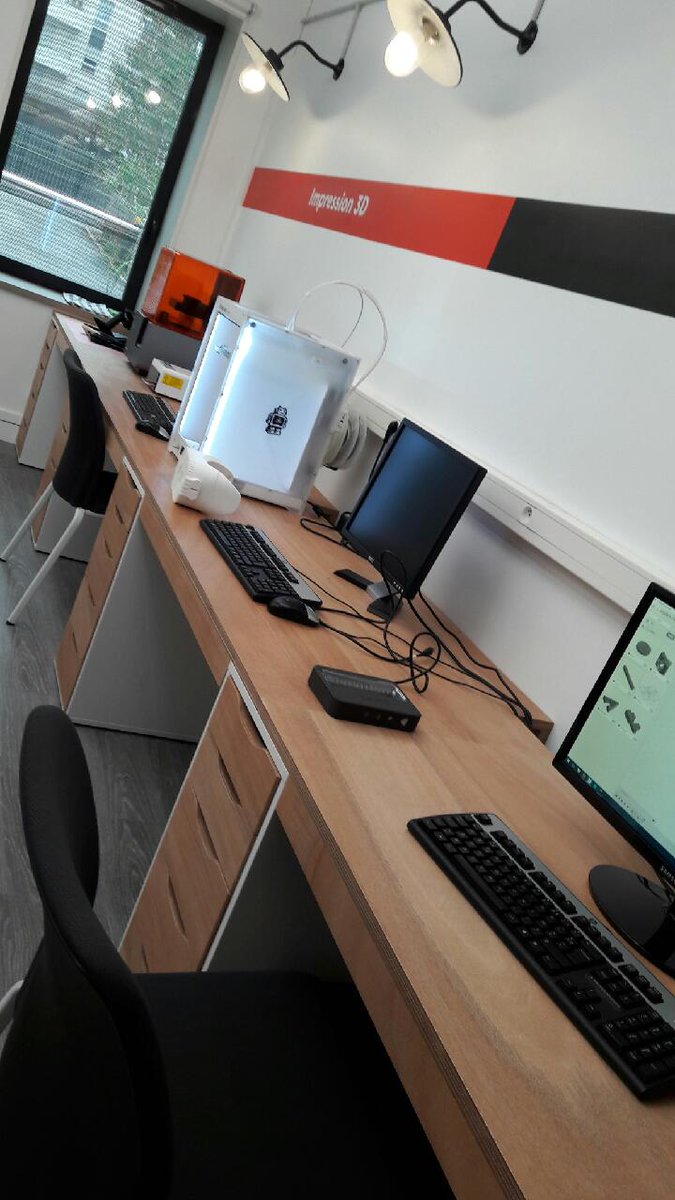 CoraboeufV's tweet photo. @enedis_idf_est en visite au Fablab EDFAB de @VilleSaintDenis #innovation #formation #TousMakers https://t.co/qlmQ0tJkX5