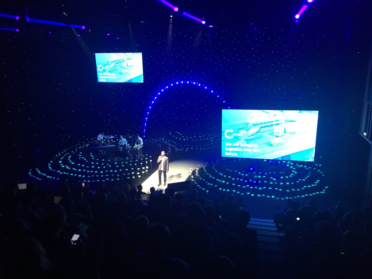 @designaglae qui sublime la scène de #hellotomorrow
