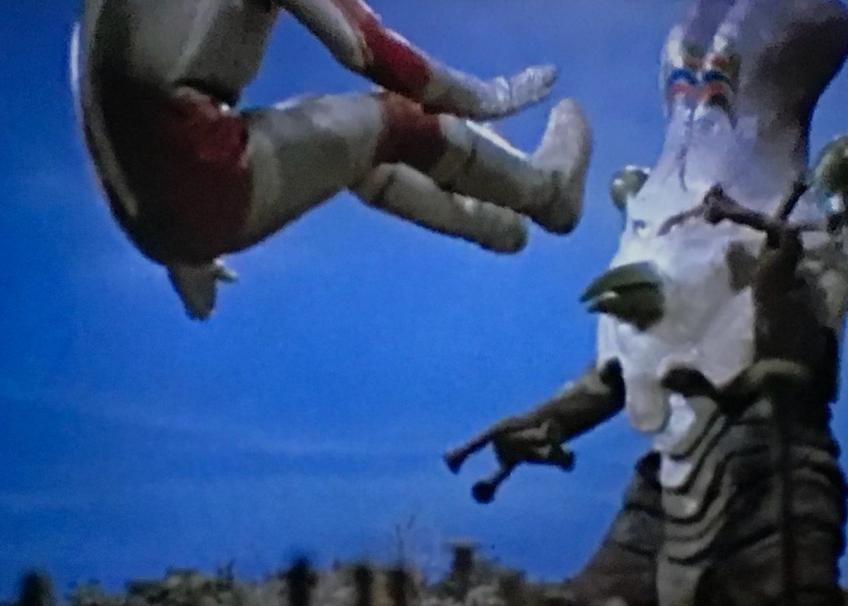 鮫順 On Twitter 帰ってきたウルトラマン20世紀の雪男 この話は割と好き 雪男 は宇宙人なのでは という問いかけはロマンがあるね バルダックのデザインも 20世紀の というタイトルも素敵じゃないか