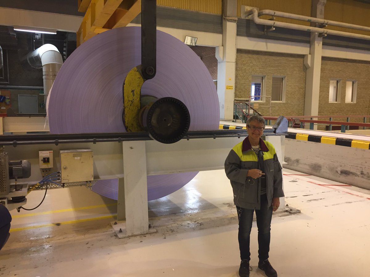 HHenriksson's tweet photo. Tday @ home of #MultiCopy office paper, Nymölla mill. Trees enter in one end &amp; the paper boxes ready 4 ur printer exit other end @storaenso https://t.co/FLISit695W