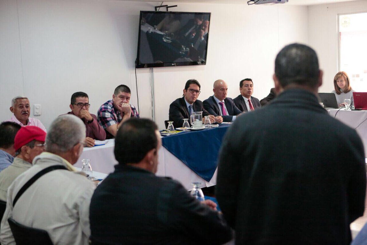 JuanGZuluaga's tweet photo. Ahora me reúno con la junta directiva de @FedePanelaCol me sumo; con el mismo amor y entusiasmo de los productores, a trabajar por el sector https://t.co/eyfUYPZP6h