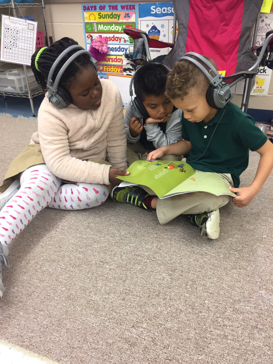 MrsS116's tweet photo. Working to be the best readers and writers we can be💚 https://t.co/RLtJn6PxLN
