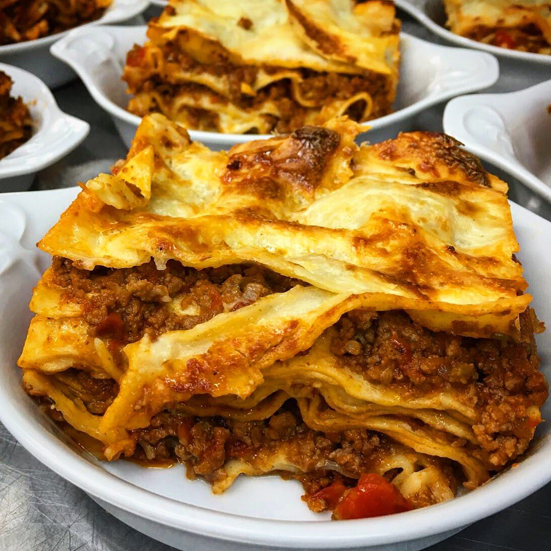 Sadece bu akşama özel bir spesiyalimiz var: Lazanya. Erken gelin kaçırmayın!