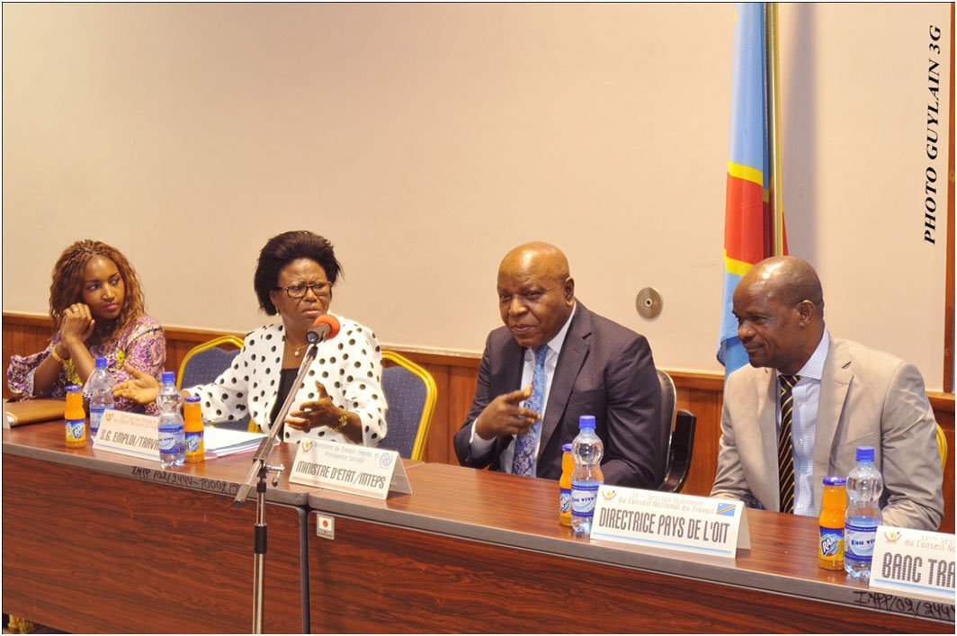 PressofCongo's tweet photo. 33EME SESSION DU CNT LE RÉAJUSTEMENT DU SMIG, DES ALLOCATIONS FAMILIALES À L’ORDRE DU JOUR - https://t.co/iKYHYNPd5Y https://t.co/F2iSEFYsTd