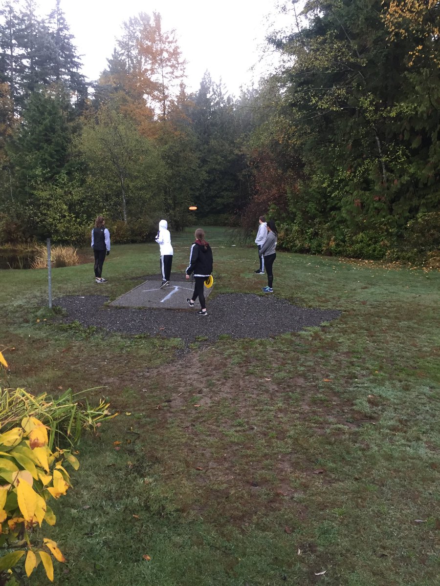 JTsd43's tweet photo. Live action of @rside43 Sr PE students playing some disc golf @cityofcoquitlam Mundy Park. https://t.co/toLkrdN2Yi