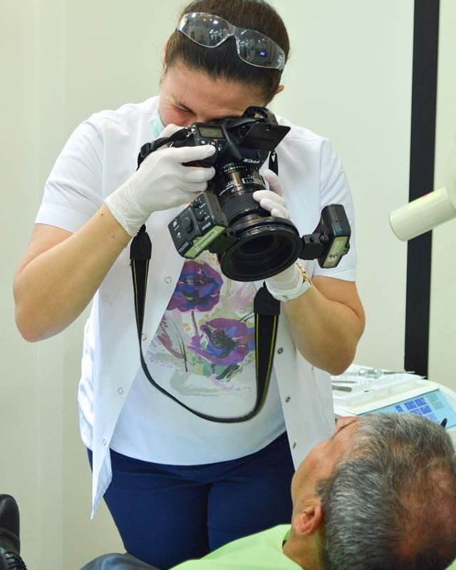 Dişlerin tedavi sürecini her zaman sıkı bir şekilde takip ediyoruz.