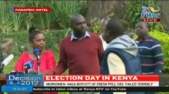 Elgeyo Marakwet senator Kipchumba Murkomen's press conference gets interrupted by Mathare MP Anthony Oluoch. #Decision2017