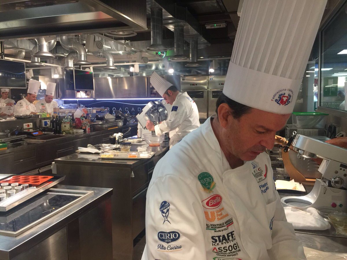 NicNazionale's tweet photo. A @metroacademy Milano la #NazionaleItalianaCuochi si prepara per la #CulinaryWorldCup 2018.
Oggi si testa il menù caldo. https://t.co/kxWqhPg90E
