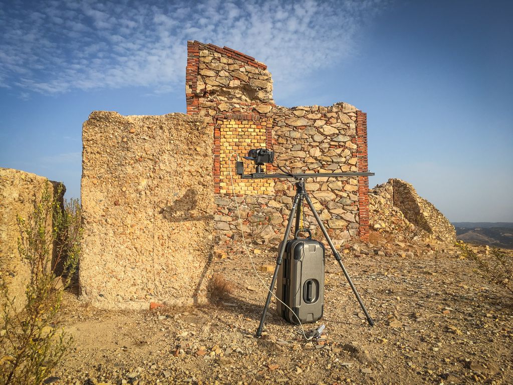 TheZenSlider's tweet photo. Windy locations? No problem, Canon 500/4 lens as counterweight.
#timelapse #zenslider https://t.co/P7HGCLT0wR