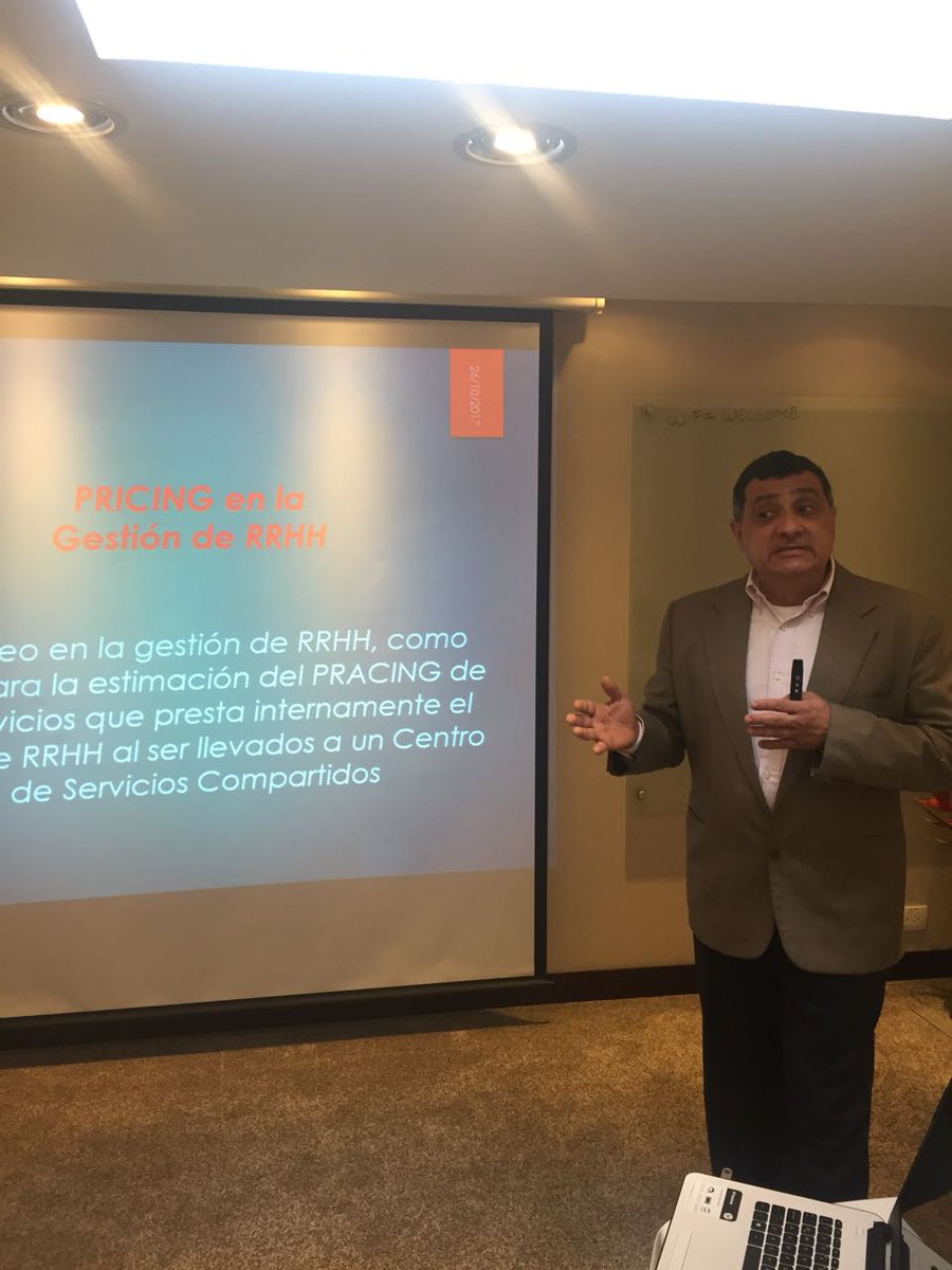 PhiloBusinessIn's tweet photo. En estos momentos Carlos Mario Valencia Agudelo nos habla de la determinación del pricing de RRHH. #PSLBogota2017 #PhiloBusinessIntelligence https://t.co/0Tp7wztZzM