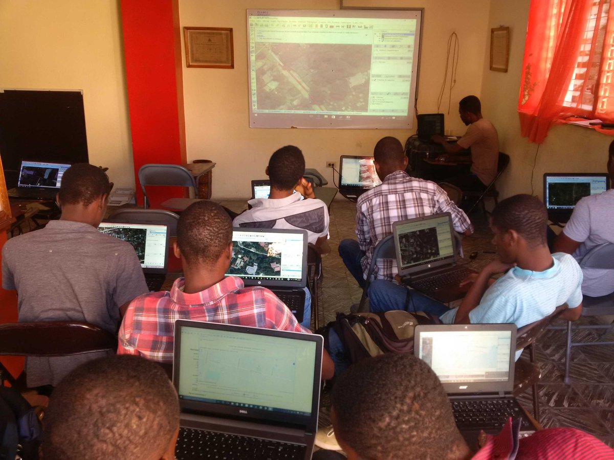 XavTardieu's tweet photo. J4 édition à distance #ActionOifProjetEOF #map4ht #PAP #Bing #JOSM https://t.co/6ls9ve4ZEs