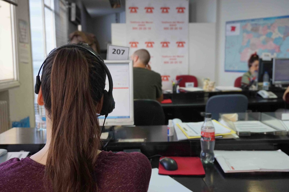 FundacionANAR's tweet photo. ¿Sabías? Un objetivo del #TeléfonoANAR☎️ es facilitar a los #niños y #adolescentes un espacio seguro y confidencial las 24 #horas del día https://t.co/RdRKvtXXIw