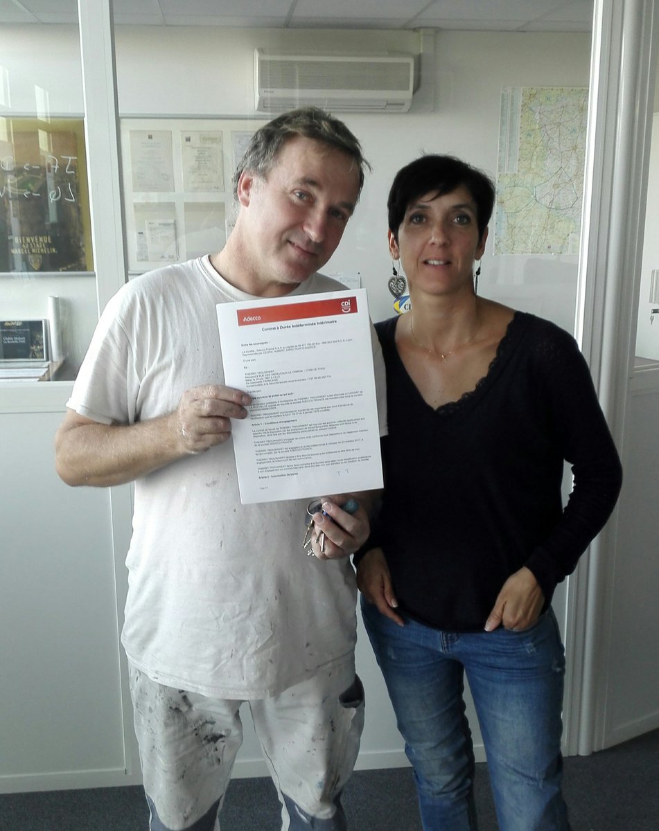CHUBERT17000's tweet photo. Bienvenue à Thierry Trouvaert, notre 4eme #CDITT, fidèle Peintre qui vient de signer son CDI au sein de notre agence. https://t.co/pWL9gVpCVm