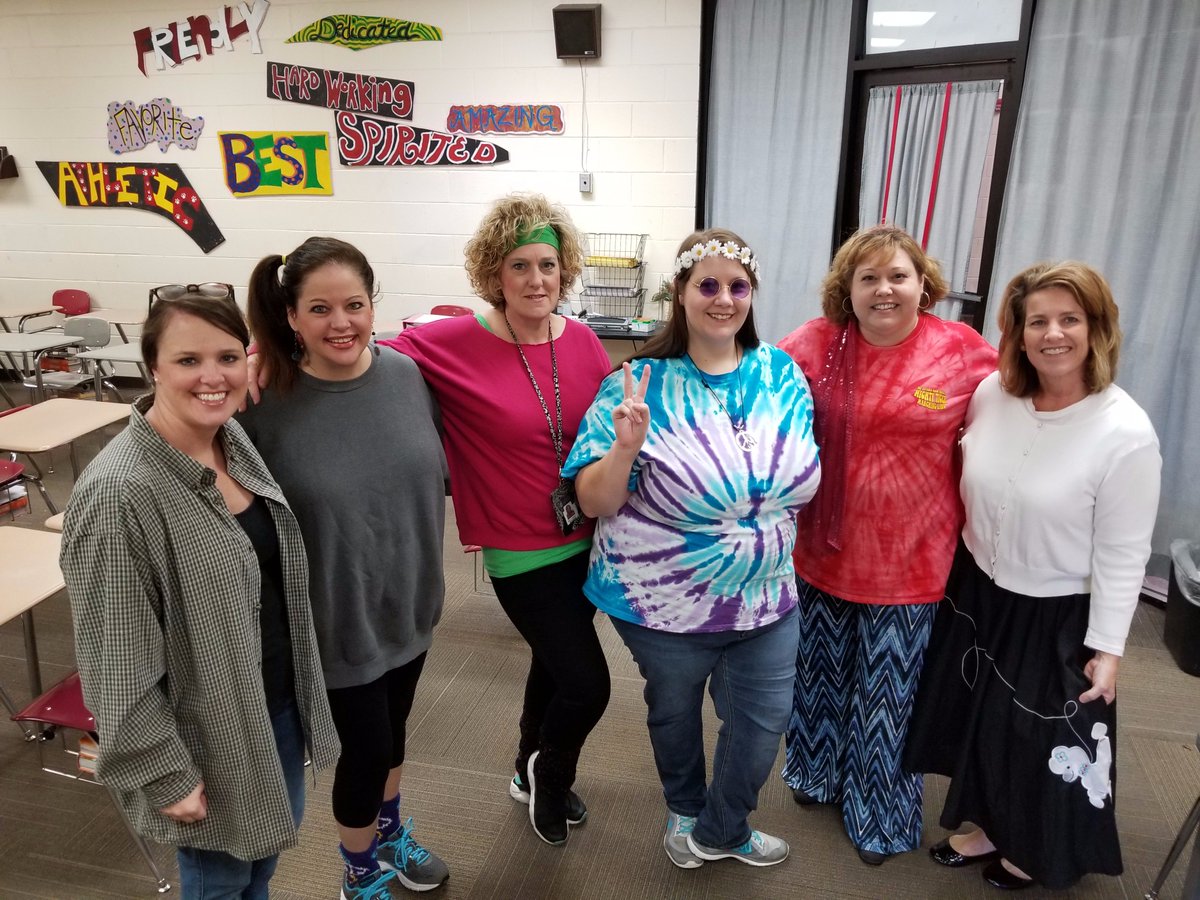 sdoranEHS's tweet photo. Decades day! 90's down to the 50's #HOCO17#WeareECS @ecsk12_ehs https://t.co/tdI4JCbWbD
