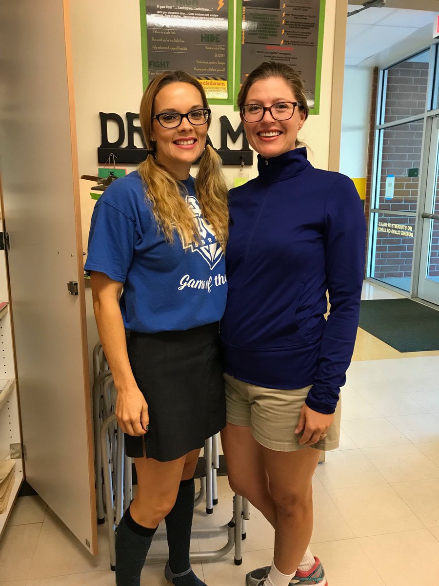KendraLovesMath's tweet photo. I 💚 #BellWeek🛎. The school spirit is electrifying. Posing with my favorite nerd 🤓 @aharrellmath. #ProudToBeACharger #thanks365 https://t.co/7ysoVcs7O2