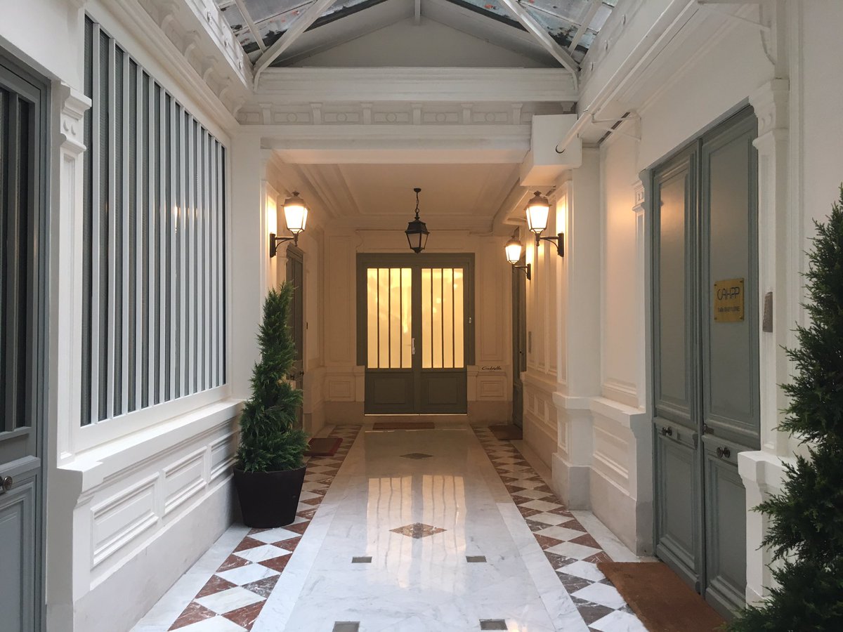 ParisCindarella's tweet photo. Première ouverture Showroom Cindarella Paris #Cindarella furniture#hairsalon #madeinfrance design SHOWROOM #Pariscapitaledelacoiffure https://t.co/rYWuPuliEv