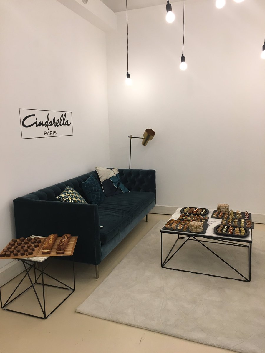 ParisCindarella's tweet photo. Première ouverture Showroom Cindarella Paris #Cindarella furniture#hairsalon #madeinfrance design SHOWROOM #Pariscapitaledelacoiffure https://t.co/rYWuPuliEv
