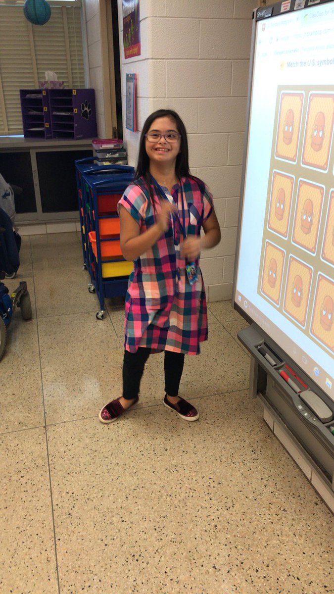 MrsCW_D9's tweet photo. Reviewing our U.S. symbols. BrainPopJr card game. Earning points (class DOJO &amp; stickers) #mojomentum #ectransform #D9KidsRock https://t.co/A0OcdVfEto