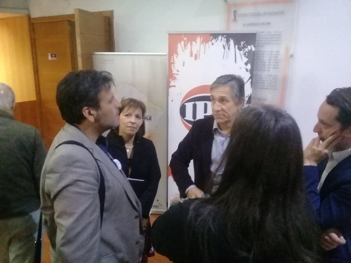 DanielPorVap's tweet photo. Foro VAM, Encuentro de circulación y descentralización del mercado industrial chileno #VAM2017 #Valparaíso ciudad musical https://t.co/9fWrgyX4Rj