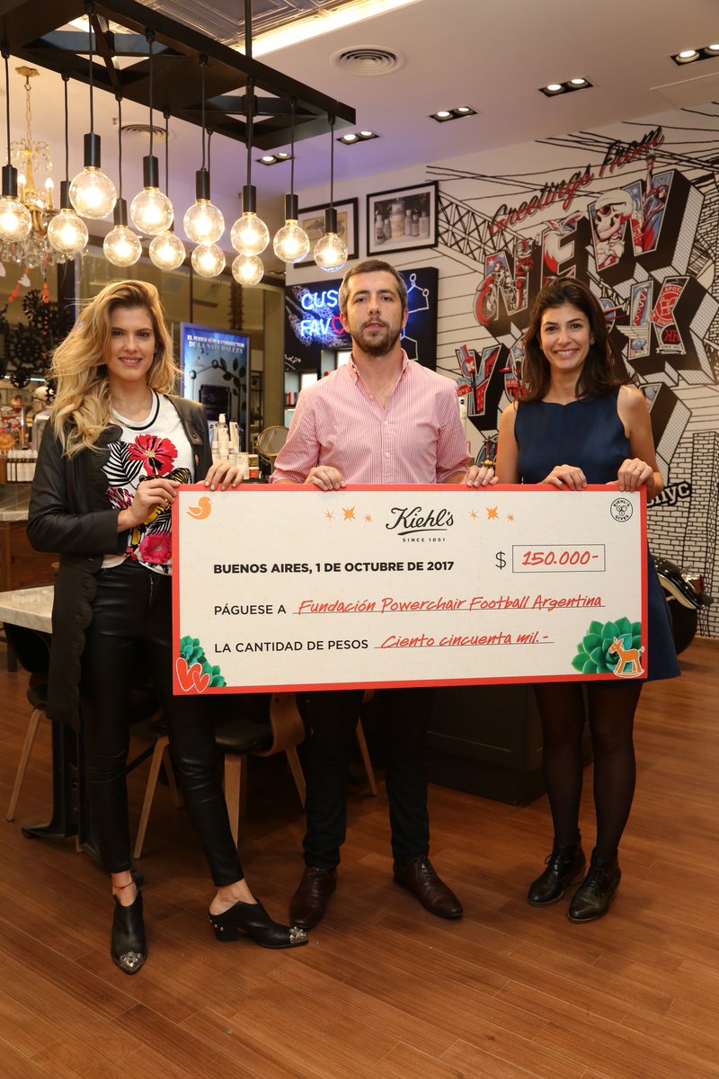 Ayer se celebró la entrega del cheque donado por Kiehl's a la Fundación Powerchair por $150.000, ¡felicitaciones a todos!