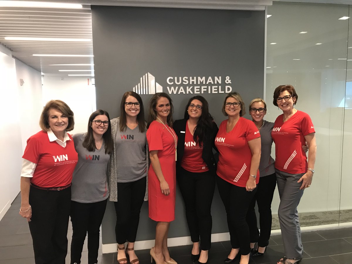 Cubolak403's tweet photo. Such a wonderful #Tampa Women's Integrated Network luncheon today w/ the lovely @Sasha_Lohn about human trafficking in Tampa Bay #CWWIN https://t.co/syRIbJTIwR