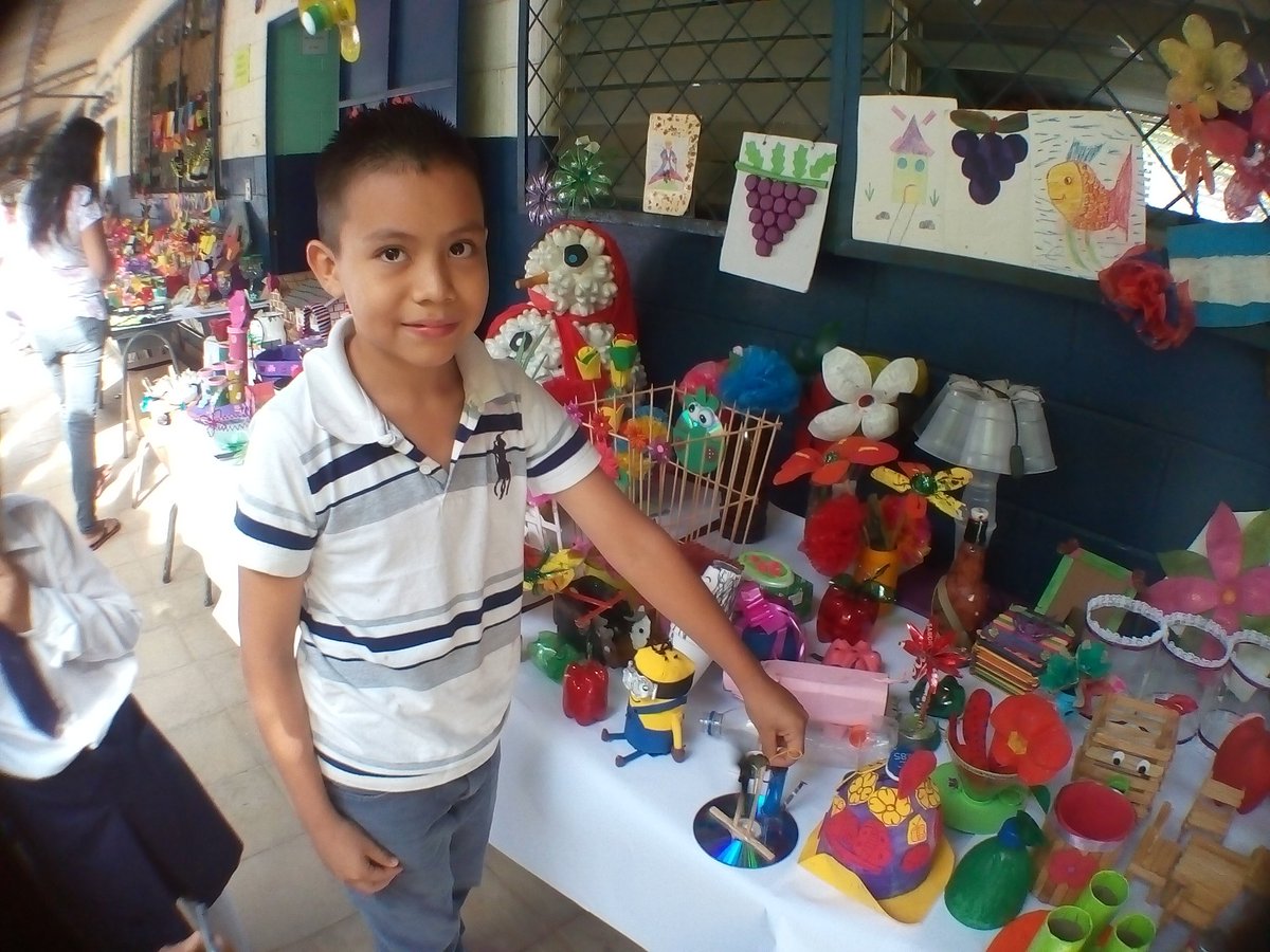 edgarciatv's tweet photo. Alumnos del Compl. Edu. Juan de Dios del Cid de #Turín #Ahuachapán realizaron la 2a. #FeriaDeLogros .
@MINEDelsalvador @CastanedaMined https://t.co/P3SMWsrfdX