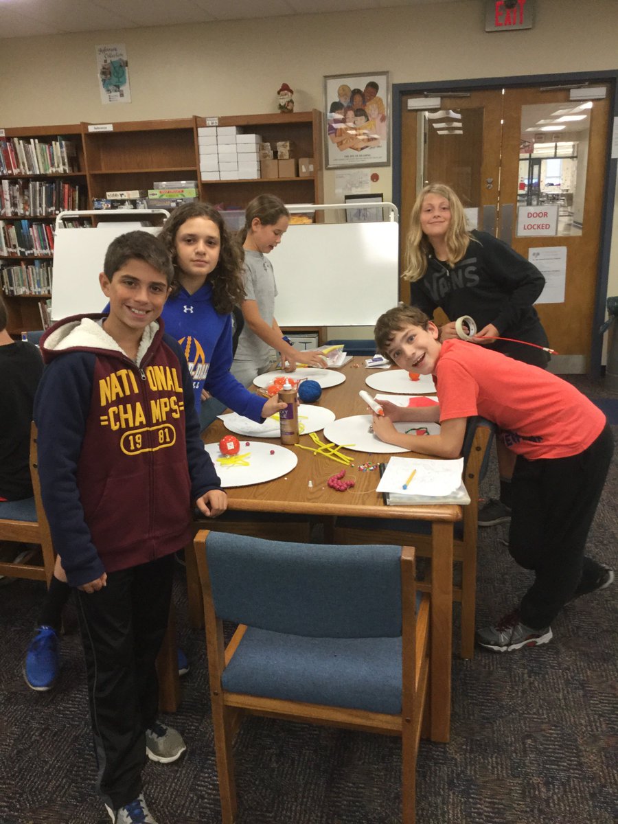 MissDAndrea's tweet photo. It's a "Cell"abration in the SEIS maker space! https://t.co/uIk4kVkPKI