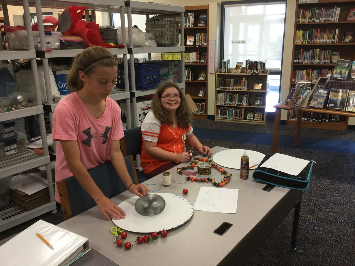 MissDAndrea's tweet photo. It's a "Cell"abration in the SEIS maker space! https://t.co/uIk4kVkPKI