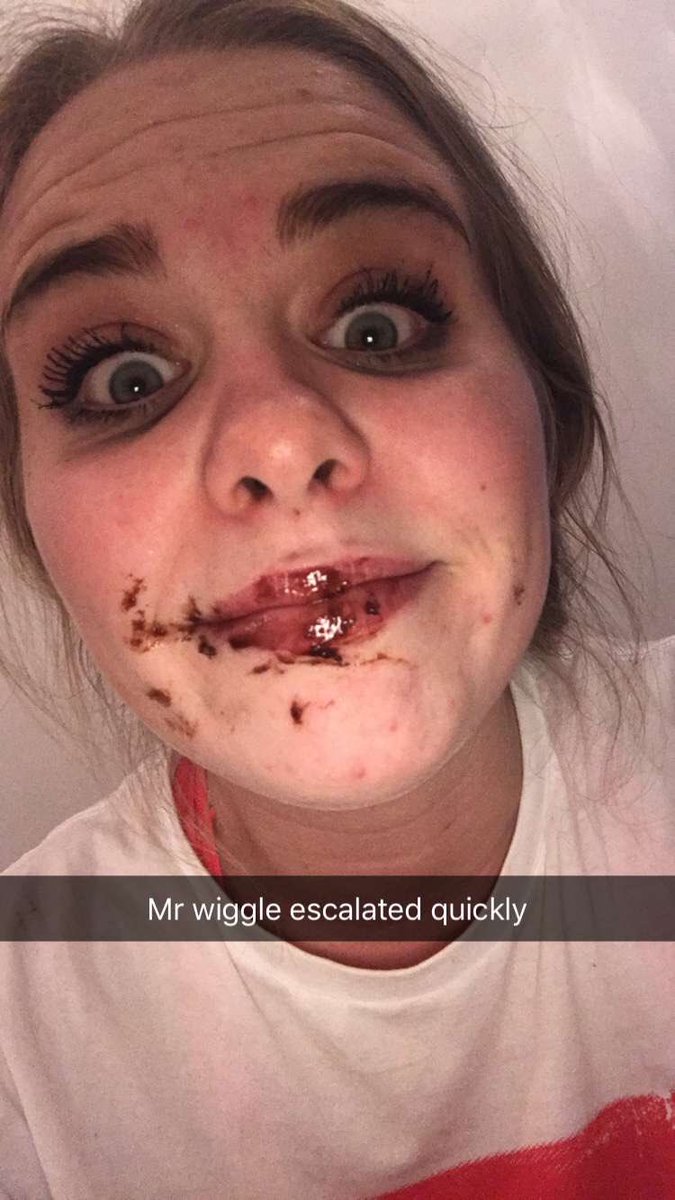 sarahburtonxo's tweet photo. Enjoy your no hands dessert? #strathcaptains https://t.co/R8dRdbmiVk