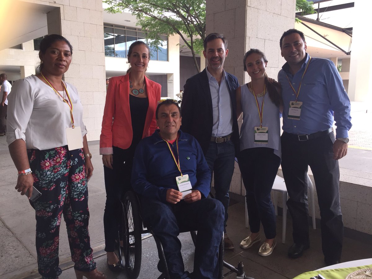 guerrerorozco's tweet photo. Compartiendo con los empresarios en el encuentro de #TurismoDeNaturaleza. @PROCOLOMBIACO @sahowardt @andrevivero https://t.co/mLnI0XnWgt