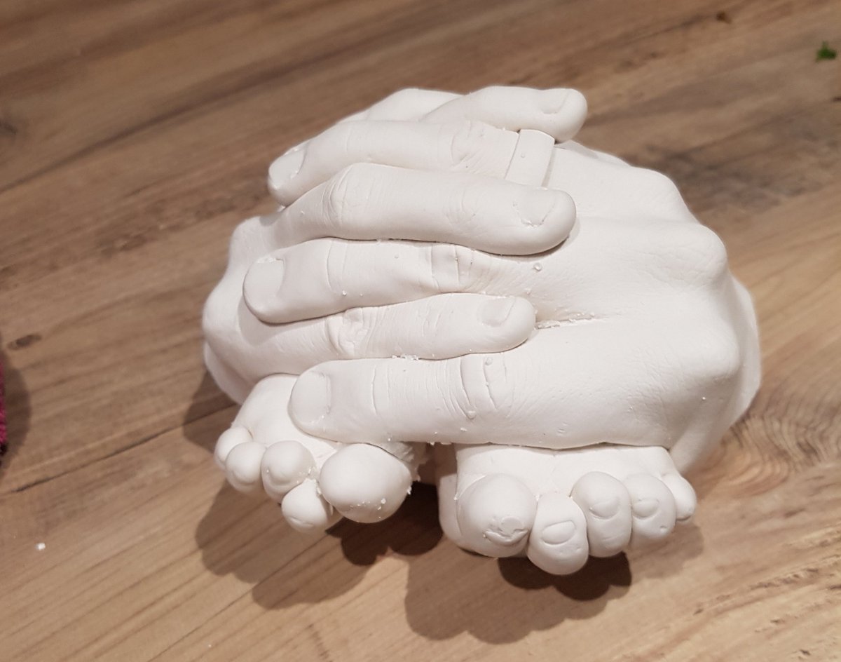 theselittlepigs's tweet photo. Sneeky peek #theselittlepiggies #entwinedhands #handcasts https://t.co/2ZPRujxTtK