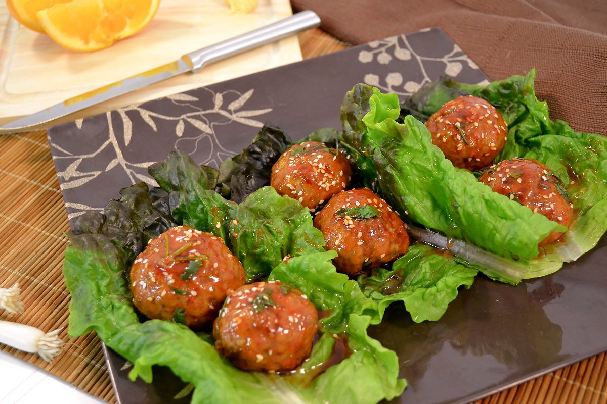 RadaCutlery's tweet photo. These Asian Turkey Meatballs make a great appetizer or meal! #recipe #meatballs #asianrecipe #turkey https://t.co/BKXqC1pf1F https://t.co/tIyybBokPl